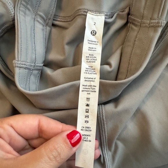 NWT Lululemon Base Pace High-Rise Reflective Tight 25" in GULL GREY - Picture 7 of 8